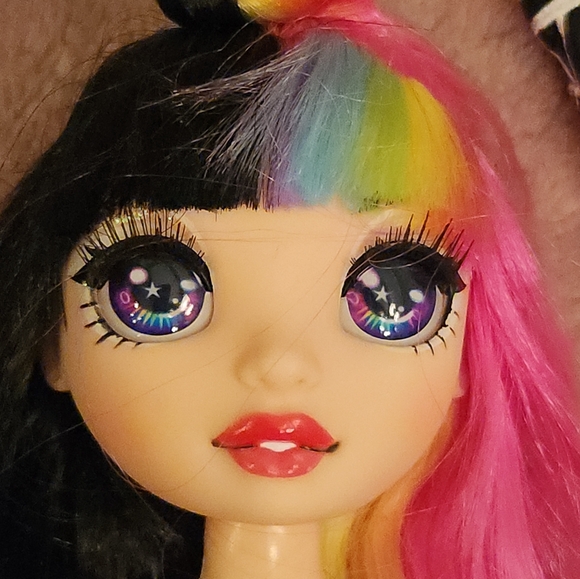Rainbow High 2021 Jett Dawson Art of Fashion Doll w Dress, Outfit, & Accessories - Picture 13 of 13